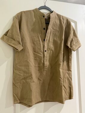 Men's Short-Sleeve Henley Shirt in Khaki by